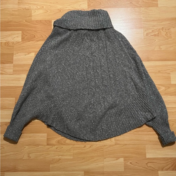 knitted sweater poncho - Picture 3 of 3